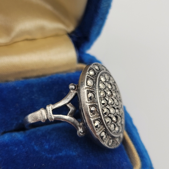 Breathtaking Vintage Sterling Silver Ring with Clustered Marcasites by Theda - Picture 7 of 10